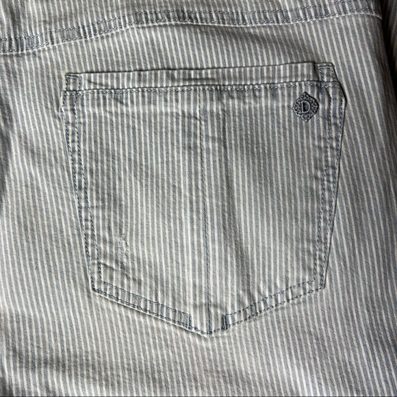 Democracy Pin striped Itty Bitty Boot Distressed Pant - Picture 10 of 13